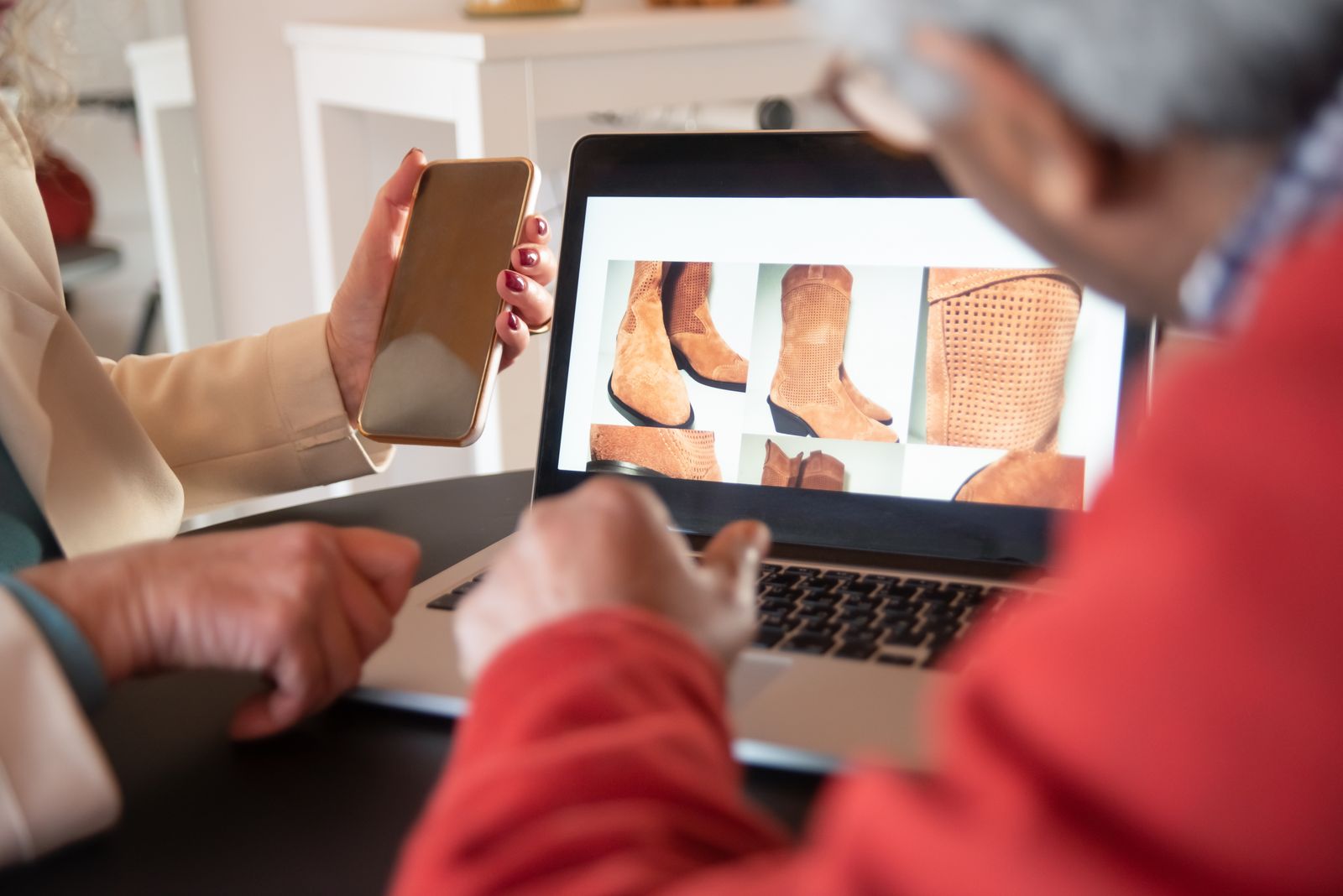 E-commerce & Retail